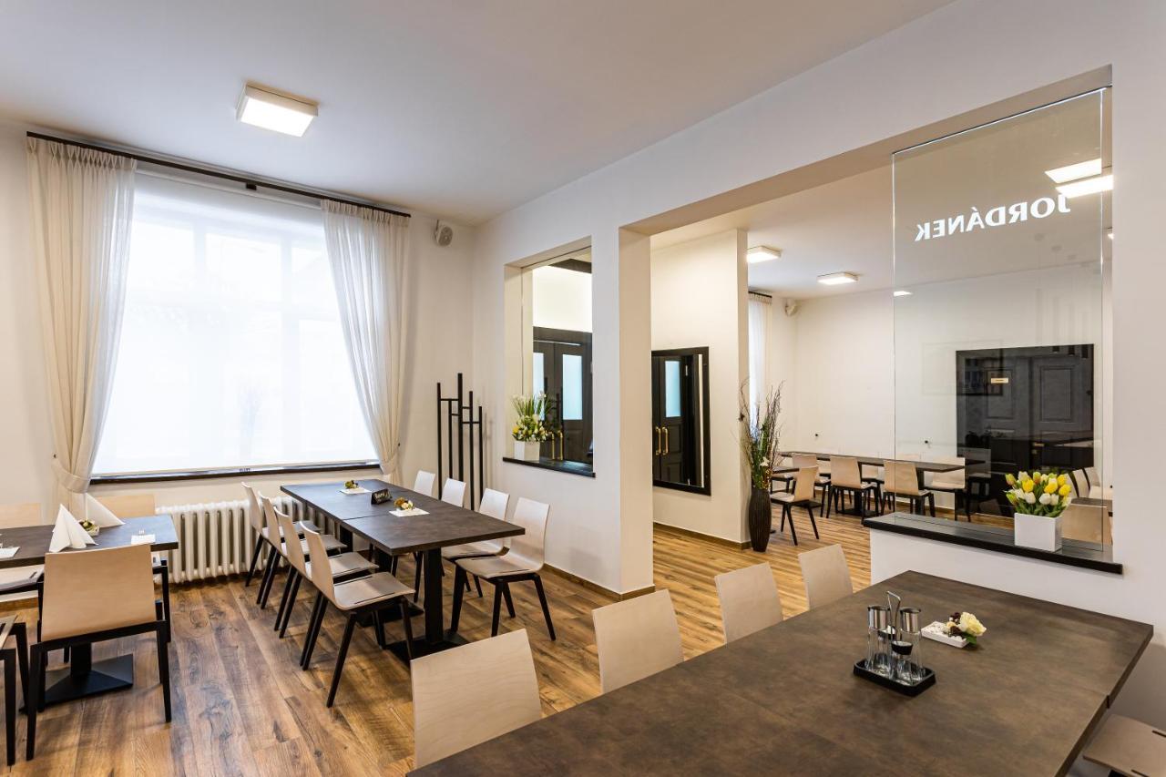 Hotel Jordanek Opočno Exteriör bild