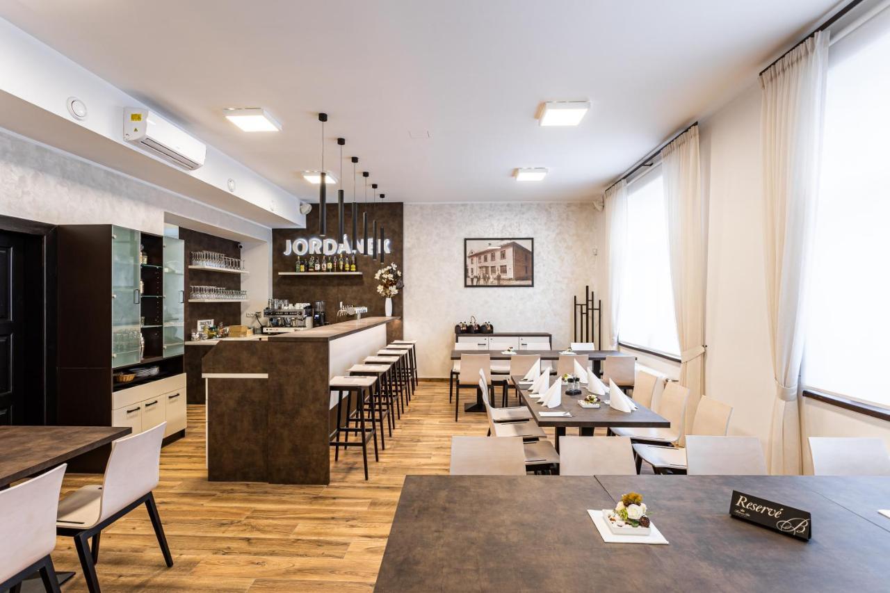 Hotel Jordanek Opočno Exteriör bild