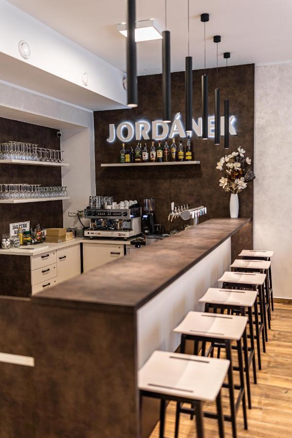 Hotel Jordanek Opočno Exteriör bild