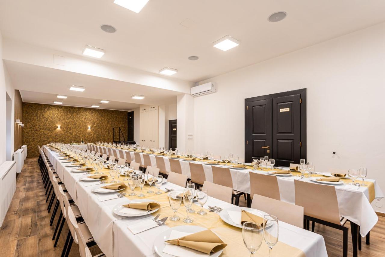 Hotel Jordanek Opočno Exteriör bild