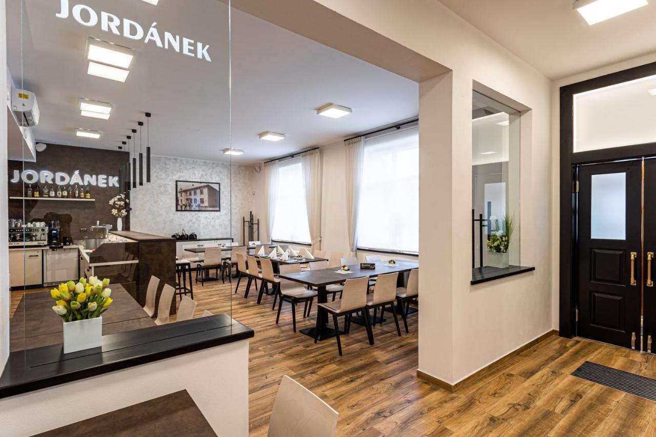 Hotel Jordanek Opočno Exteriör bild