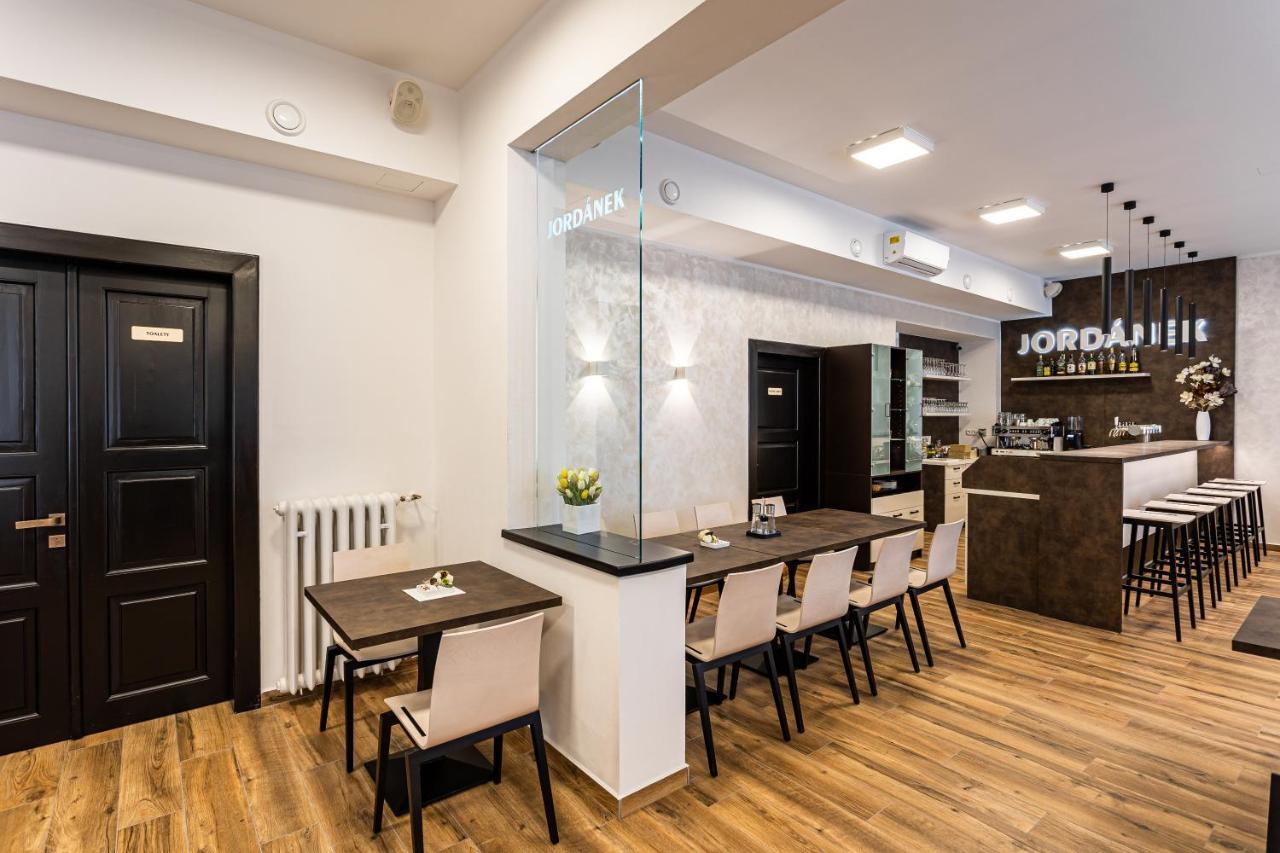 Hotel Jordanek Opočno Exteriör bild