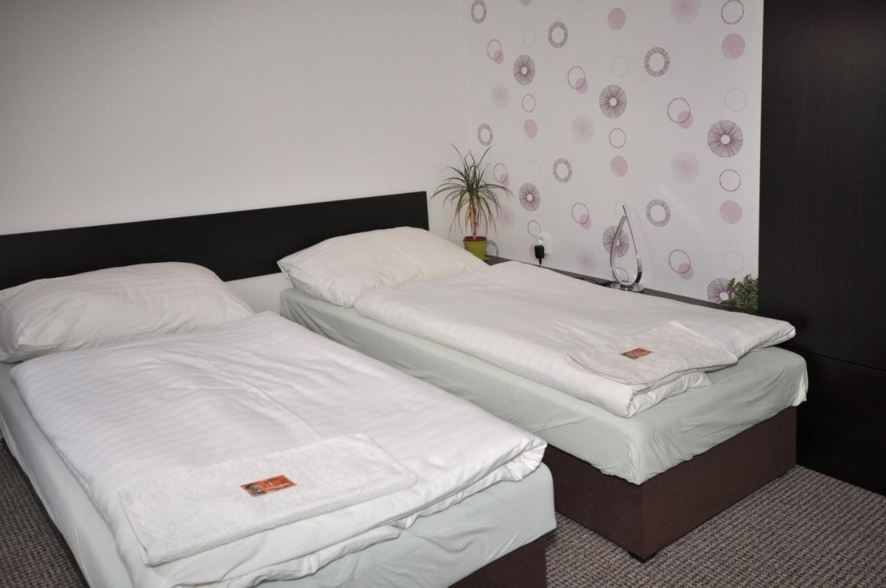 Hotel Jordanek Opočno Exteriör bild