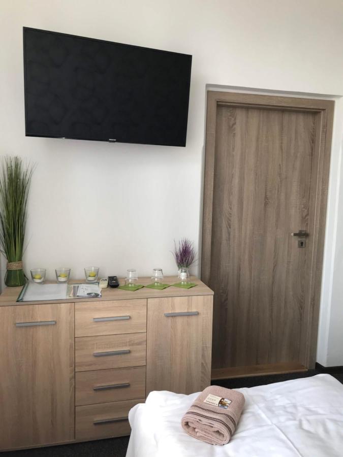 Hotel Jordanek Opočno Exteriör bild