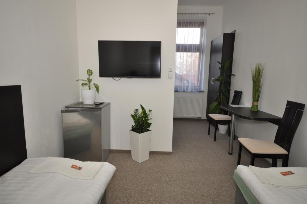 Hotel Jordanek Opočno Exteriör bild