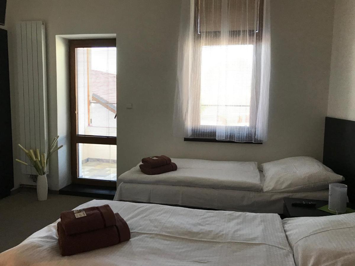 Hotel Jordanek Opočno Exteriör bild