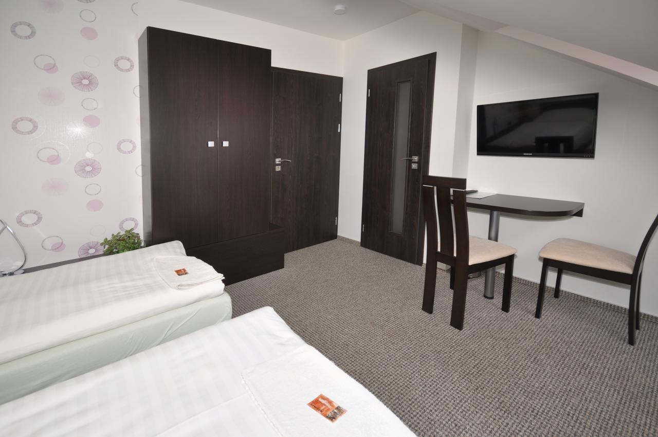 Hotel Jordanek Opočno Exteriör bild