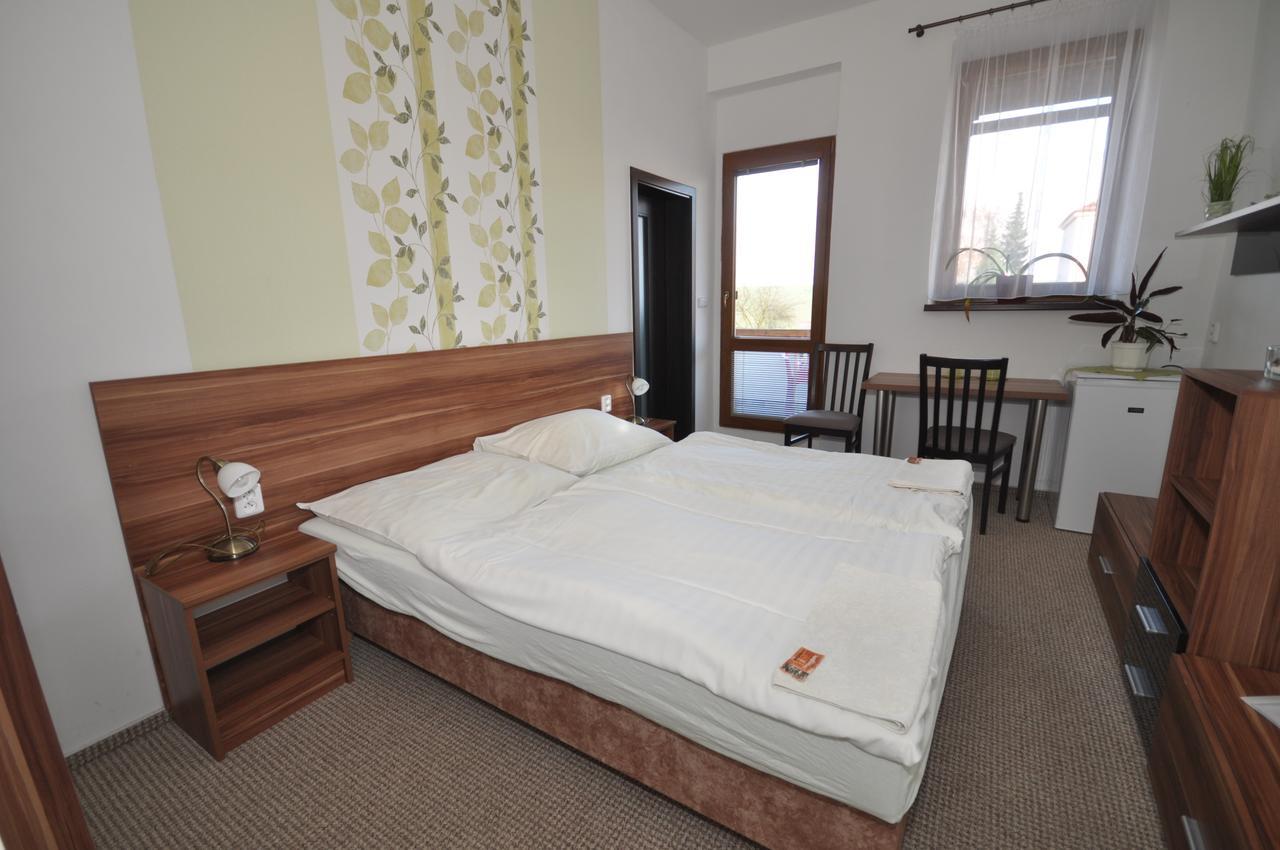 Hotel Jordanek Opočno Exteriör bild