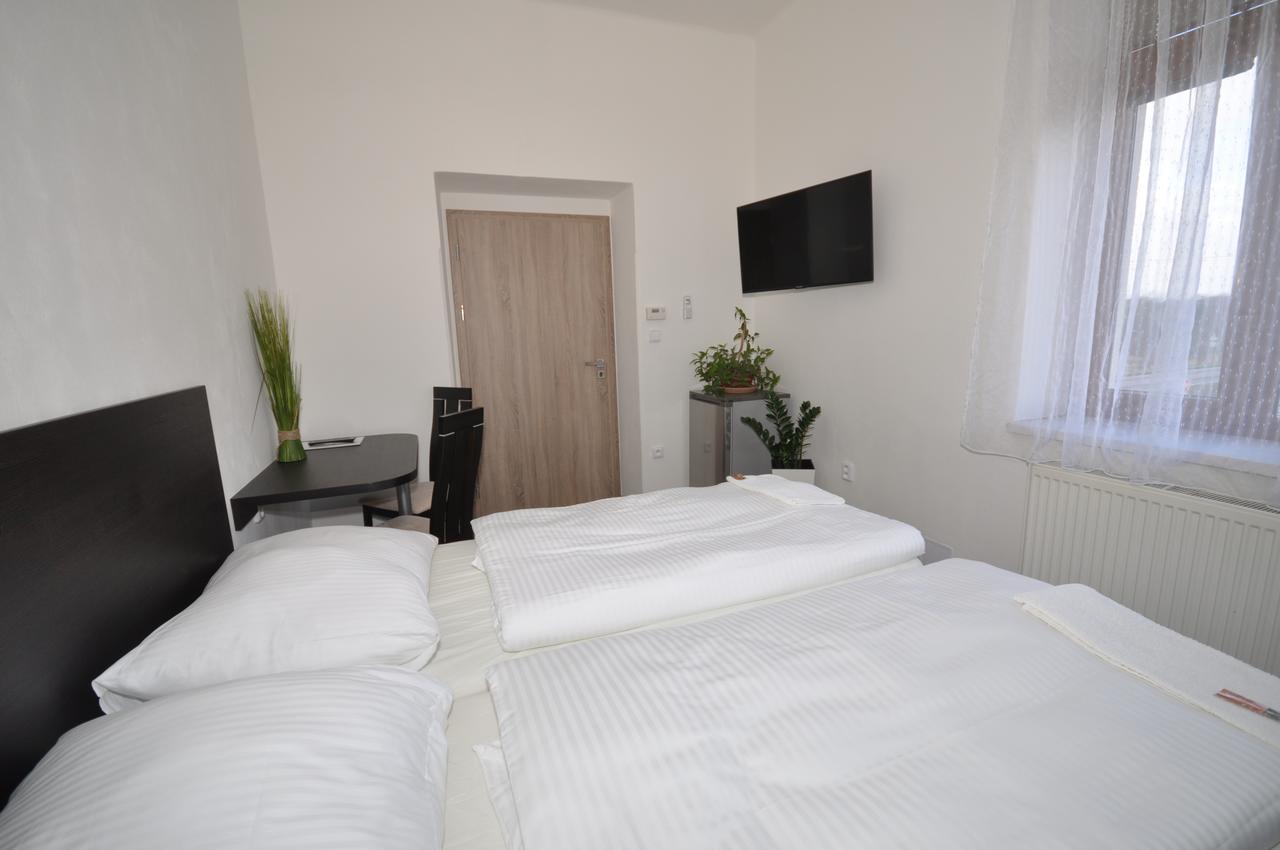 Hotel Jordanek Opočno Exteriör bild