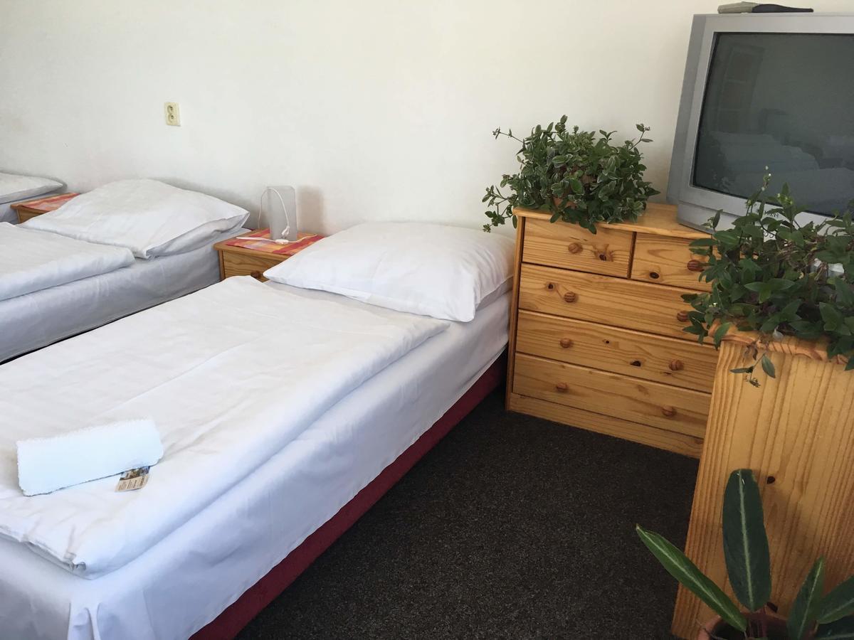 Hotel Jordanek Opočno Exteriör bild