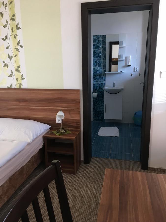 Hotel Jordanek Opočno Exteriör bild