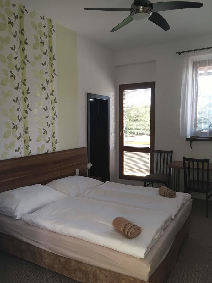 Hotel Jordanek Opočno Exteriör bild