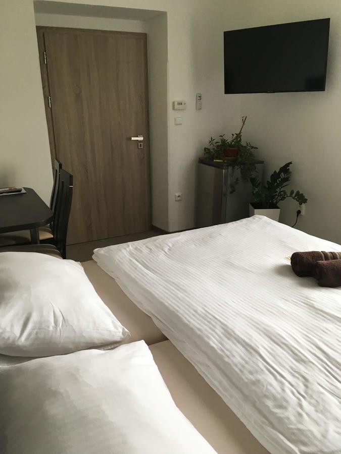 Hotel Jordanek Opočno Exteriör bild