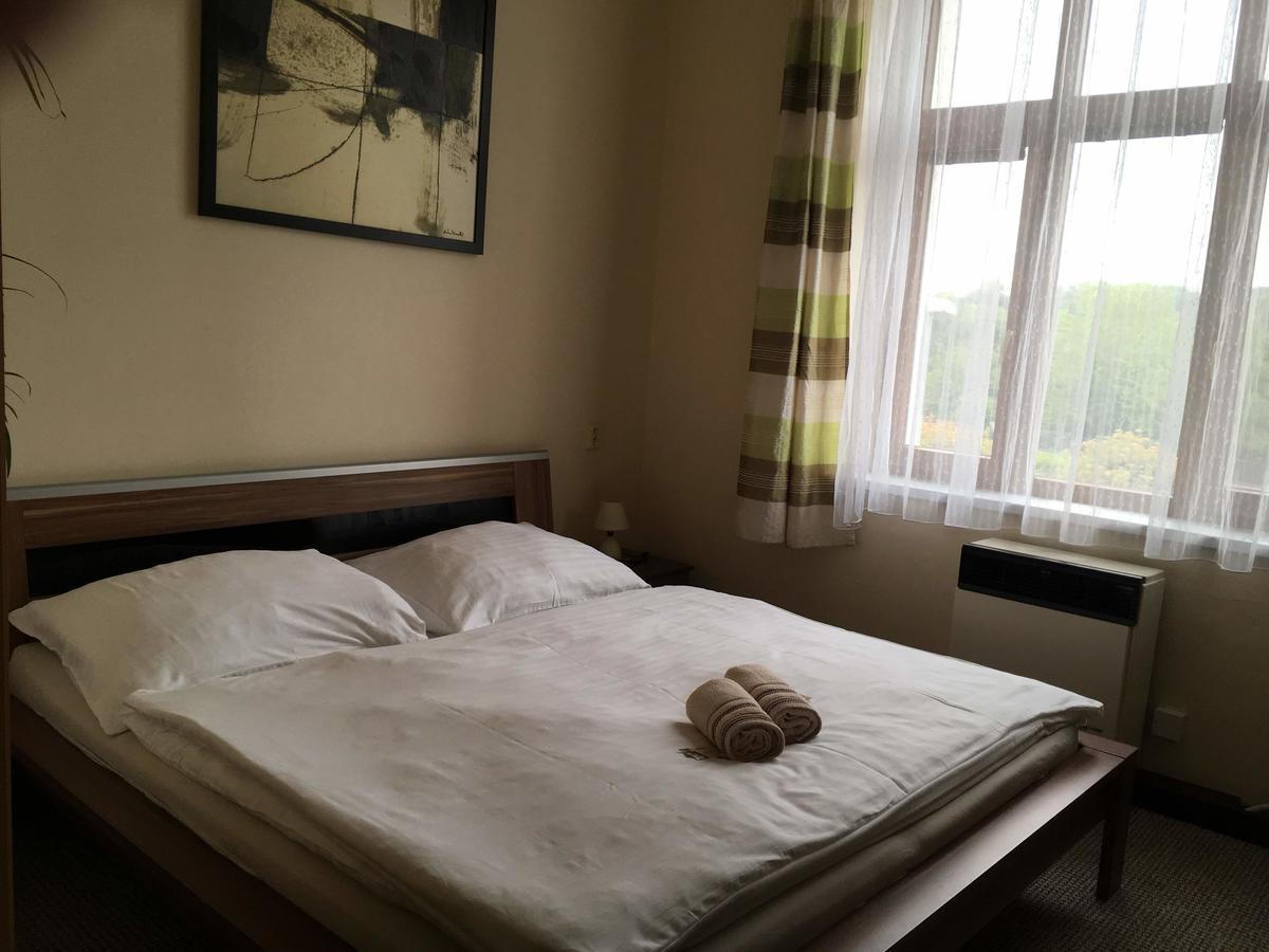 Hotel Jordanek Opočno Exteriör bild